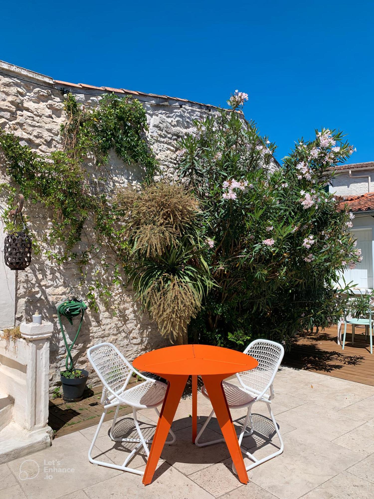 Maison Face Au Soleil Le Bois-Plage-en-Re Exterior photo